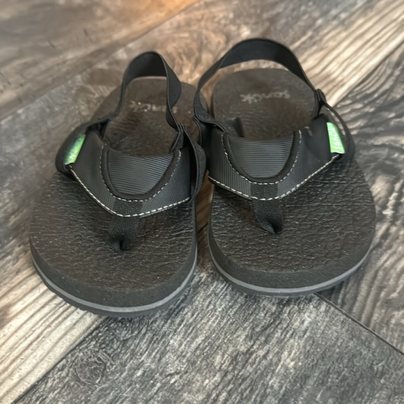 Brand new without tags toddler Sanuk flip flops - Picture 2 of 3